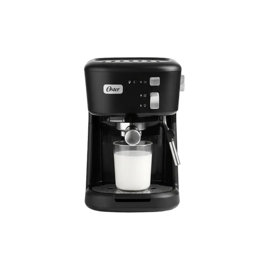 Cafetera Espresso Oster® 15 bares sobre fondo blanco